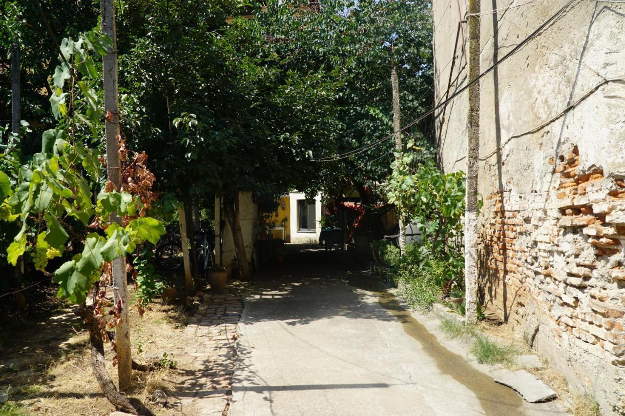 Albaniantrip Rooms And Apartments Tirana Exterior foto